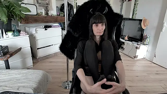 Snapshot of CeriseLapine chatting on October 3, 10:53 am CeriseLapine online show from October 3, 10:53 am