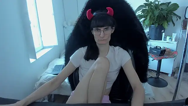 Snapshot of CeriseLapine chatting on September 28, 10:31 am CeriseLapine online show from September 28, 10:31 am