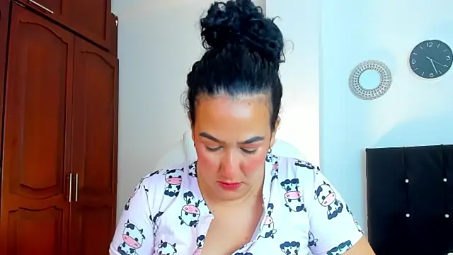 kathyajhonss online show from April 10, 10:27 pm