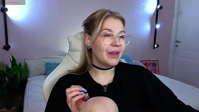 Colleen Blake online show from April 13, 5:03 pm