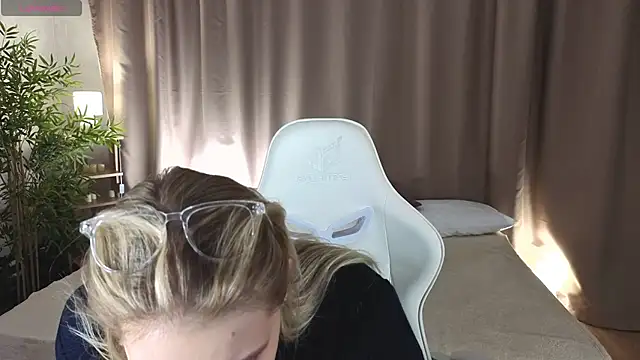 Colleen Blake online show from April 6, 4:52 pm