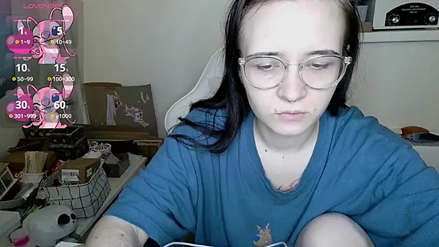 Snapshot of crashtest_13 chatting on September 22, 5:55 pm crashtest 13 online show from September 22, 5:55 pm