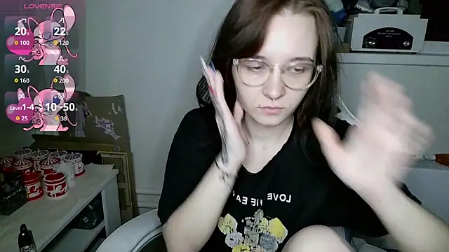 Snapshot of crashtest_13 chatting on September 23, 7:45 pm crashtest 13 online show from September 23, 7:45 pm