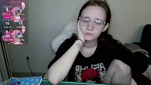 Snapshot of crashtest_13 chatting on October 6, 11:27 am crashtest 13 online show from October 6, 11:27 am