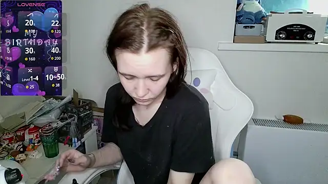 Snapshot of crashtest_13 chatting on September 19, 12:37 pm crashtest 13 online show from September 19, 12:37 pm