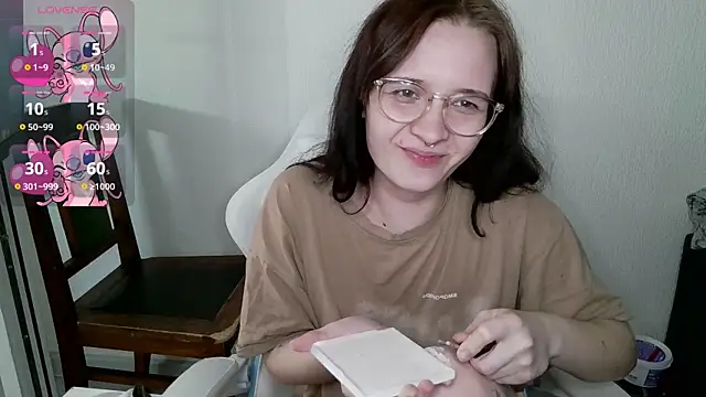 Snapshot of crashtest_13 chatting on October 3, 11:48 am crashtest 13 online show from October 3, 11:48 am