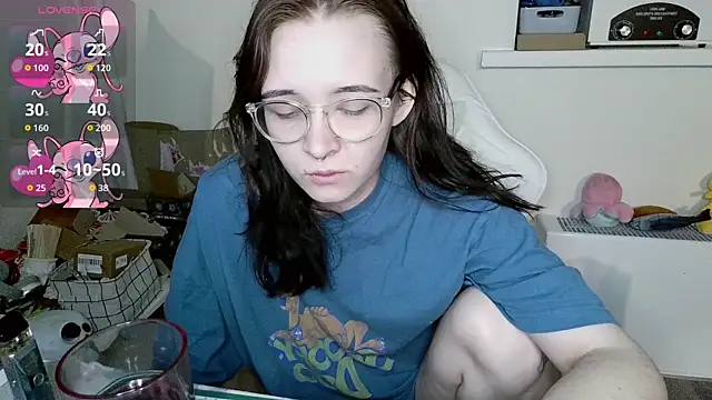 Snapshot of crashtest_13 chatting on September 21, 2:38 pm crashtest 13 online show from September 21, 2:38 pm