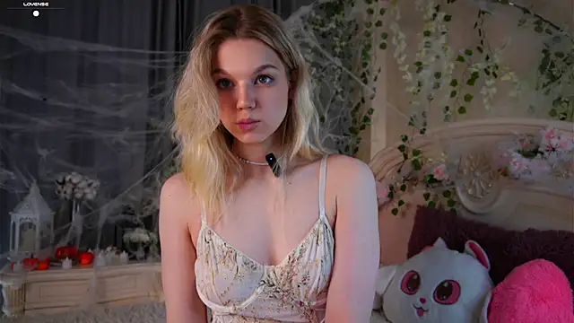 Snapshot of EdlinAlliston chatting on November 2, 1:58 pm EdlinAlliston online show from November 2, 1:58 pm