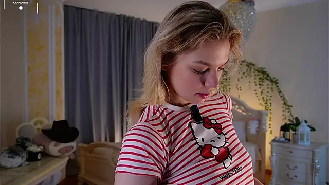 Snapshot of EdlinAlliston chatting on October 1, 3:28 pm EdlinAlliston online show from October 1, 3:28 pm