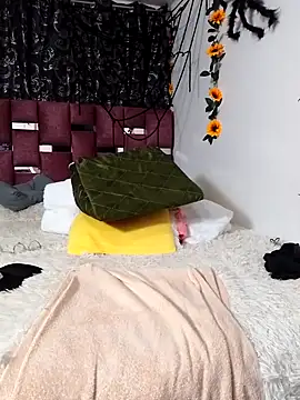 Snapshot of ScarletthJhonson- chatting on October 29, 12:15 am ScarletthJhonson- online show from October 29, 12:15 am