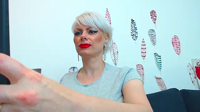 Snapshot of PlayfullGoldie chatting on September 19, 11:15 pm PlayfullGoldie online show from September 19, 11:15 pm