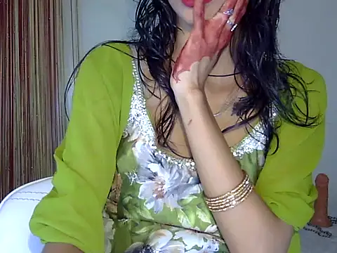 Snapshot of MAAYRA_09 chatting on October 11, 9:25 am MAAYRA 09 online show from October 11, 9:25 am