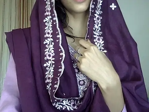 Snapshot of MAAYRA_09 chatting on September 28, 10:53 am MAAYRA 09 online show from September 28, 10:53 am