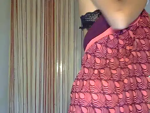 Snapshot of MAAYRA_09 chatting on October 23, 12:44 pm MAAYRA 09 online show from October 23, 12:44 pm