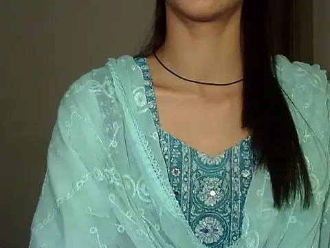 MAAYRA 09 online show from December 20, 1:37 pm