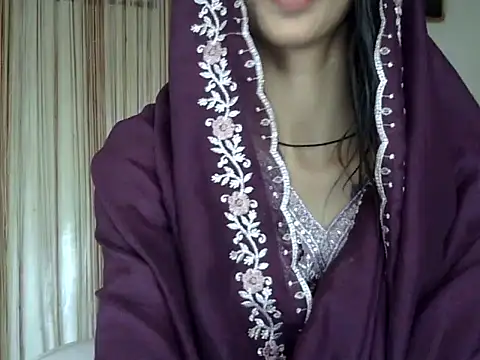 Snapshot of MAAYRA_09 chatting on September 27, 10:44 am MAAYRA 09 online show from September 27, 10:44 am