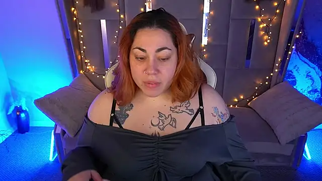 Kittywakee online show from April 8, 8:33 pm