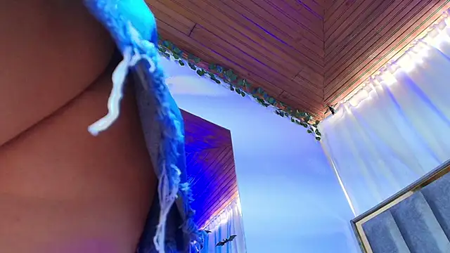 Naia x online show from November 3, 7:40 pm