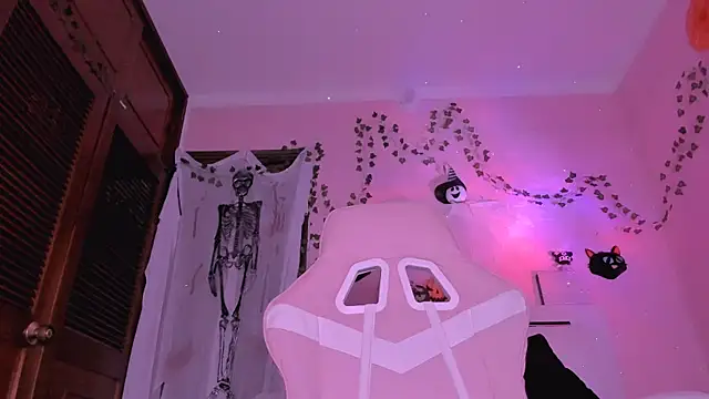 Snapshot of gabyye_capprins chatting on October 23, 12:49 am gabyye capprins online show from October 23, 12:49 am