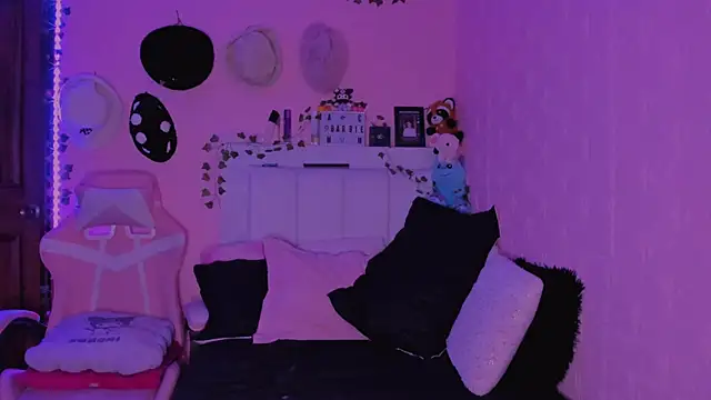 Snapshot of gabyye_capprins chatting on October 4, 1:00 am gabyye capprins online show from October 4, 1:00 am