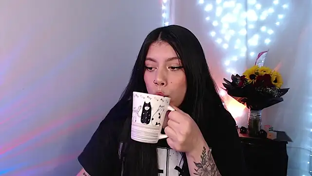 Snapshot of iam_emy chatting on September 20, 6:55 am iam emy online show from September 20, 6:55 am