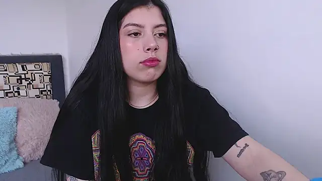 Snapshot of iam_emy chatting on October 21, 8:46 pm iam emy online show from October 21, 8:46 pm