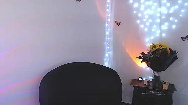 Snapshot of iam_emy chatting on September 25, 6:34 am iam emy online show from September 25, 6:34 am