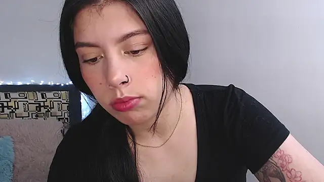 Snapshot of iam_emy chatting on October 17, 1:09 am iam emy online show from October 17, 1:09 am