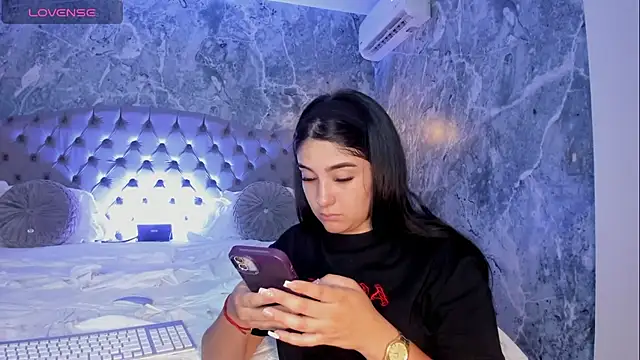 Snapshot of Belliinda_21 chatting on October 22, 6:57 pm Belliinda 21 online show from October 22, 6:57 pm