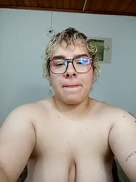 amalia love online show from December 4, 4:52 pm