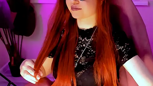 CarolGiggly online show from December 5, 12:32 am