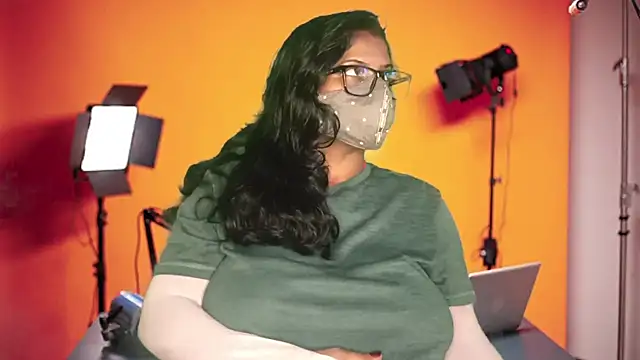 Snapshot of mamoni91 chatting on October 28, 3:56 am mamoni91 online show from October 28, 3:56 am