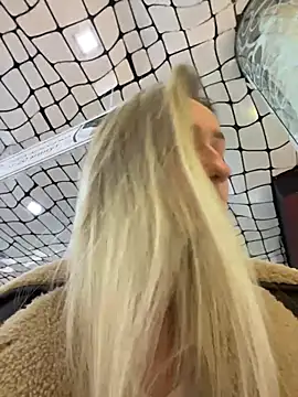 Lia  Love online show from November 11, 12:13 pm