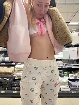 Lia  Love online show from December 1, 2:09 pm