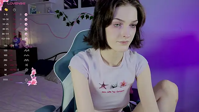 Snapshot of Sweet_Paradox chatting on October 3, 8:08 am Sweet Paradox online show from October 3, 8:08 am