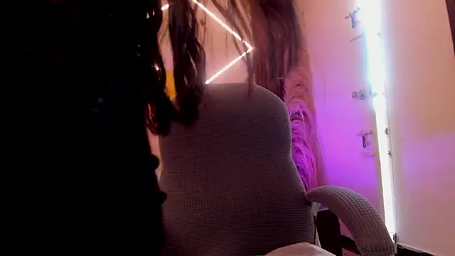 lunaalynch online show from March 31, 9:37 pm