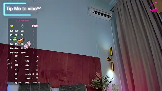 Snapshot of Mayzzie chatting on October 1, 7:30 pm Mayzzie online show from October 1, 7:30 pm