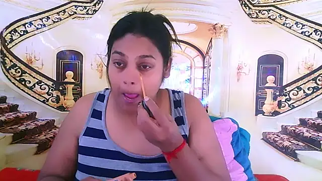 Snapshot of IndianYummy chatting on October 24, 4:52 am IndianYummy online show from October 24, 4:52 am