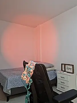 Snapshot of MartinaGuzmann chatting on October 5, 1:43 am MartinaGuzmann online show from October 5, 1:43 am