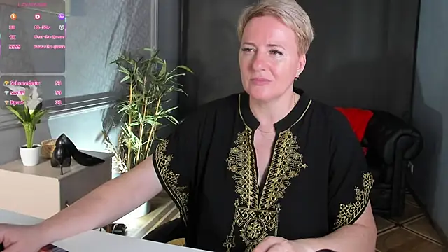 Nika Smit online show from June 21, 10:30 am