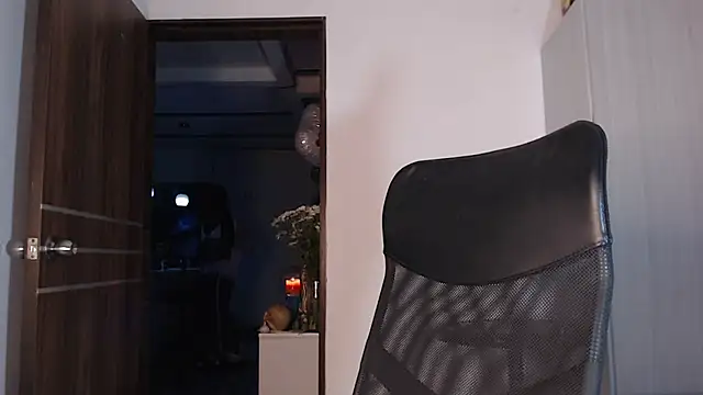 mistressbigcock777 online show from October 11, 7:35 am