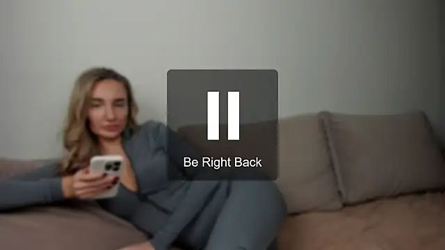 chloewallace online show from October 28, 8:14 pm