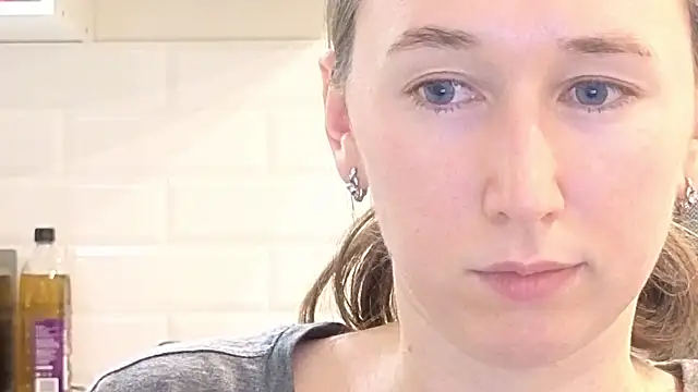 --Model--2 online show from October 25, 12:18 am