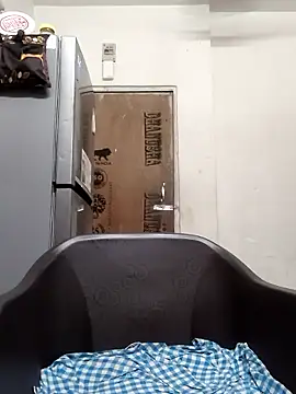 Snapshot of zeepe19 chatting on October 6, 2:01 pm zeepe19 online show from October 6, 2:01 pm