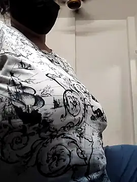 Snapshot of zeepe19 chatting on October 10, 10:53 am zeepe19 online show from October 10, 10:53 am