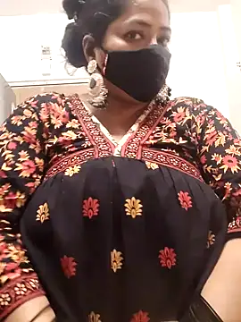 Snapshot of zeepe19 chatting on October 19, 5:04 pm zeepe19 online show from October 19, 5:04 pm