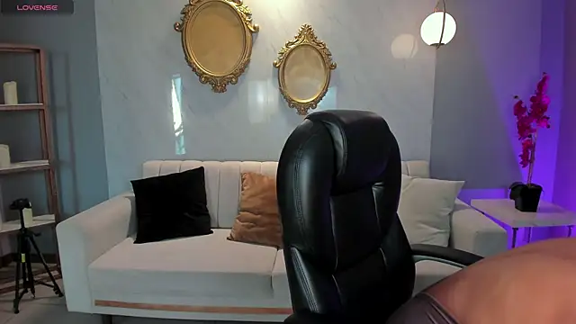 ValeriaRoldanX online show from April 14, 11:32 am