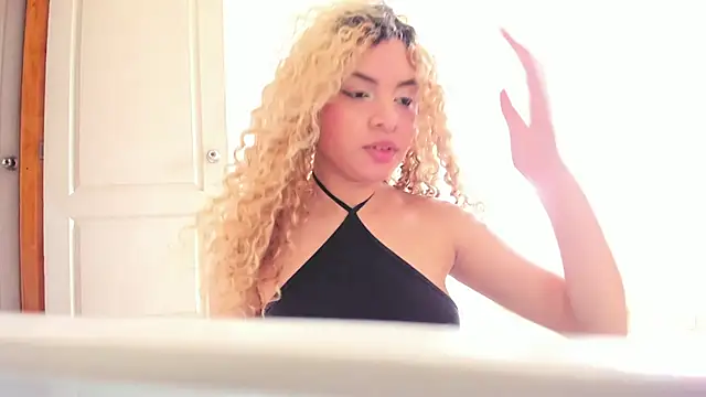 ScarlettDuran online show from October 4, 9:30 pm