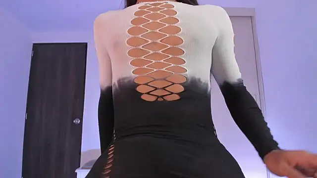 Snapshot of miss_adharaa_ chatting on October 31, 9:46 am miss adharaa online show from October 31, 9:46 am