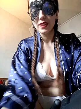 Snapshot of PearMaki chatting on October 8, 9:35 am PearMaki online show from October 8, 9:35 am